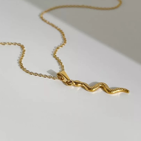 Gold snake necklace - Picture 2 of 5